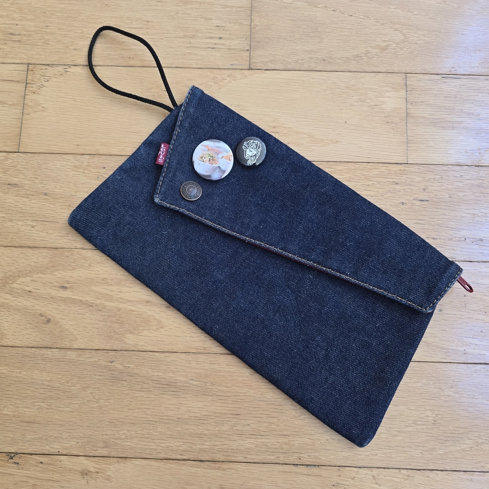 vintage Levi's Y2K dark blue denim small wristlet clutch